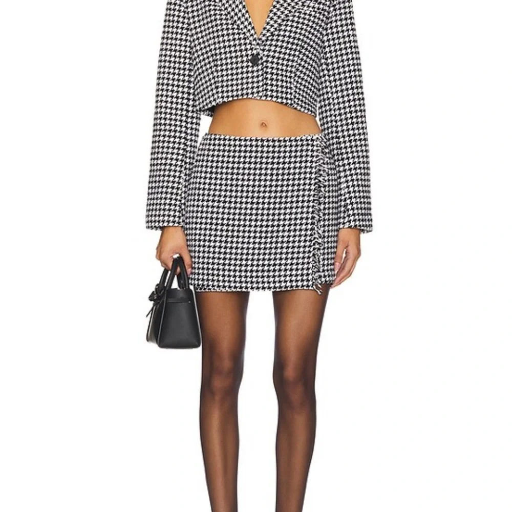Steve Madden Stylish Black and White Houndstooth Skirt - Picture 6 of 6